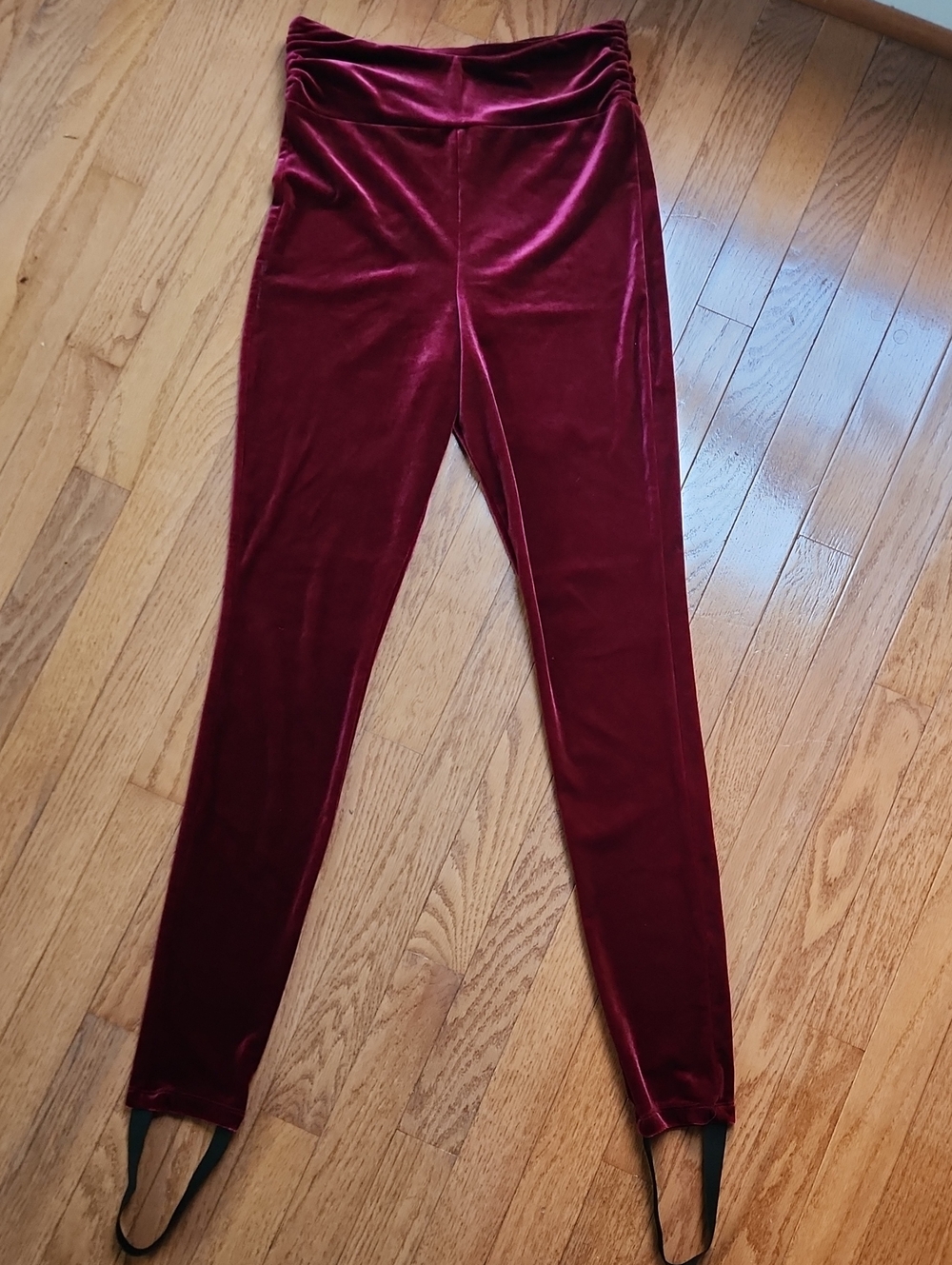 Leith Women's Burgundy Velvet Stirrup Leggings